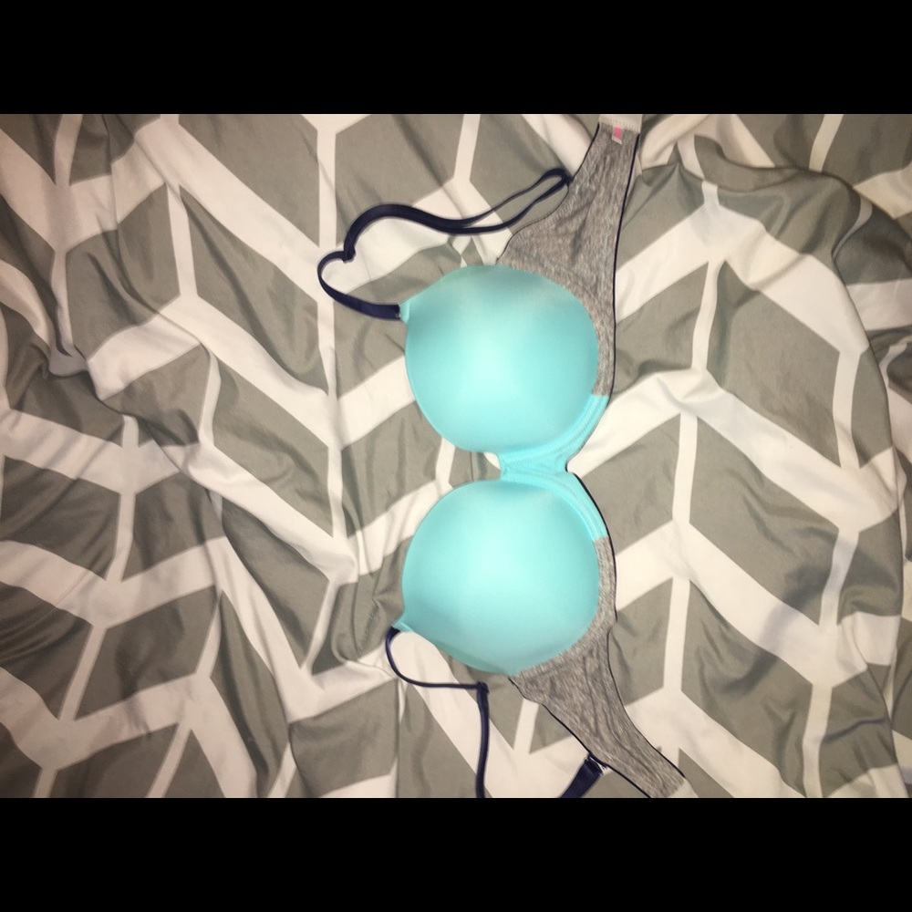 VS Pink lightly lined bra 32DD